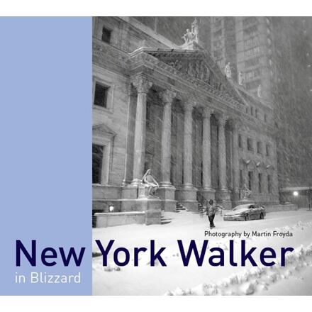 New York Walker in Blizzard (anglicky)