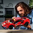 LEGO® Technic™ 42125 Ferrari 488 GTE „AF Corse #51” - poškozený obal