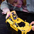 2242205 LEGO® Technic 42205 Chevrolet Corvette Stingray - poškozený obal